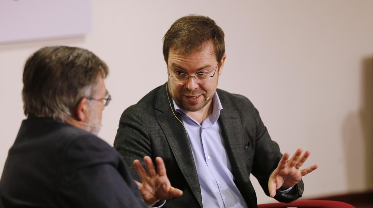 Javier Sierra ha recorrido más de 90.000 kilómetros desde que ganó el Premio Planeta