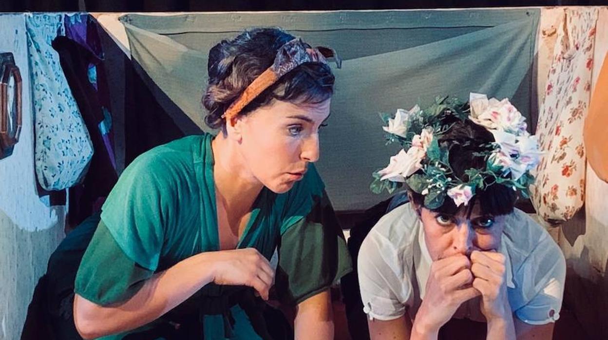 Sara Campbell y María Caudevilla en una escena de «Sueño Lorca»