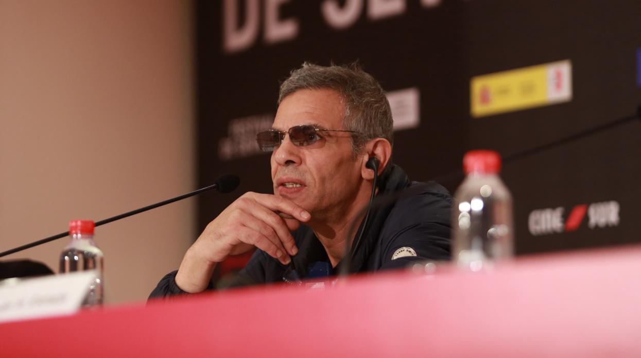 Abdellatif Kechiche durante su rueda de prensa en el festival