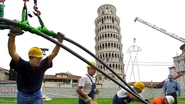 Italia frena la caída de la Torre de Pisa