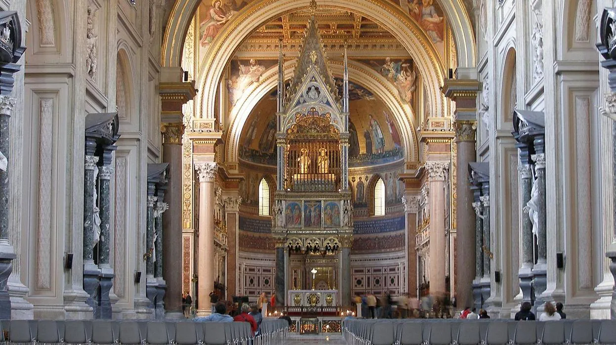 Interior de San Juán de Letrán en Roma