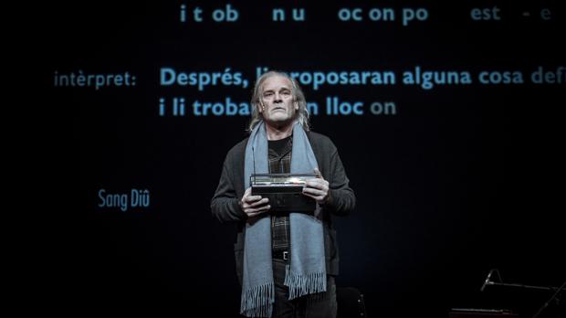 Lluís Homar, a solas en el escenario con una parábola sobre los refugiados