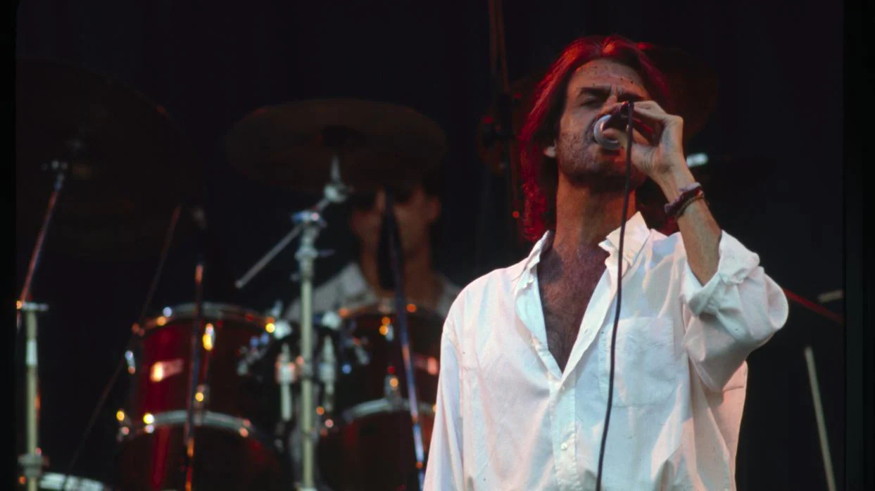 Luis Eduardo Aute, en un concierto en 1988