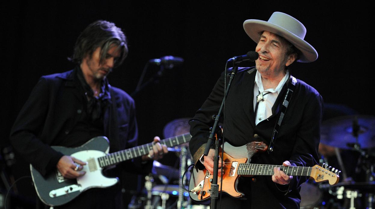 Bob Dylan durante un concierto en 2012