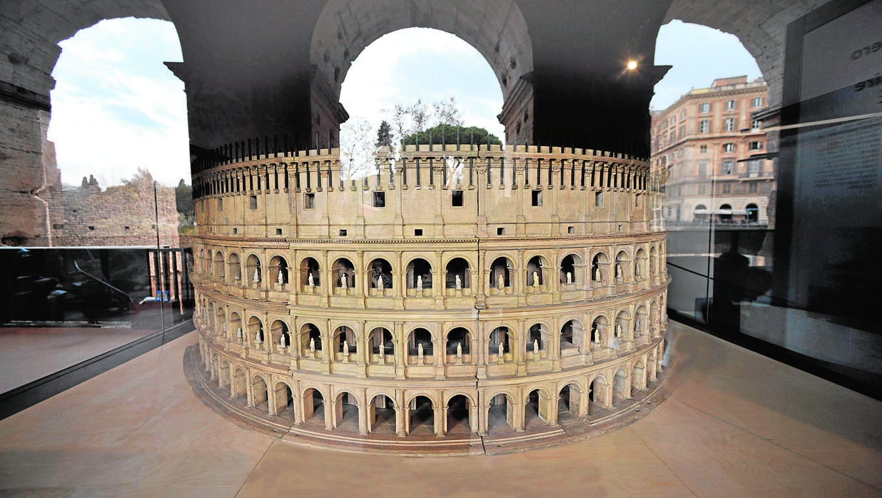 Maqueta del Coliseo que puede verse en la exposición, ubicada en el segundo nivel del monumento