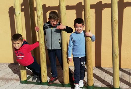 Diego, Sergio y Miguel juegan en el tauroparque