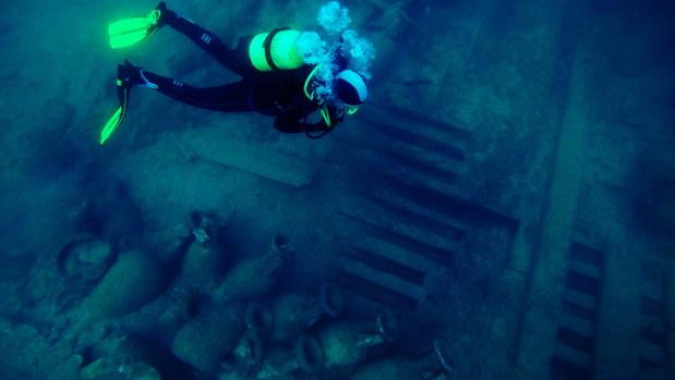 Encuentran la llave de la despensa (y de la historia) en el pecio romano de Bou Ferrer