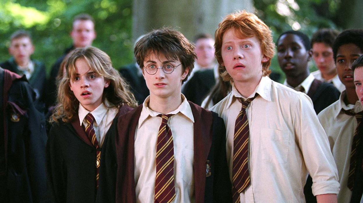 Hermione, Harry y Ron, estupefactos en un fotograma de las películas de la saga