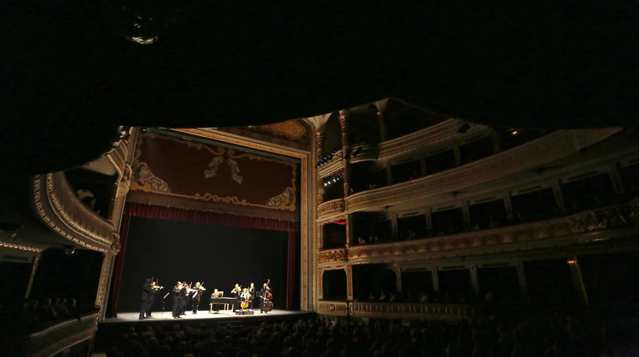 La Orquesta Barroca de Sevilla durante un concierto en el Lope de Vega