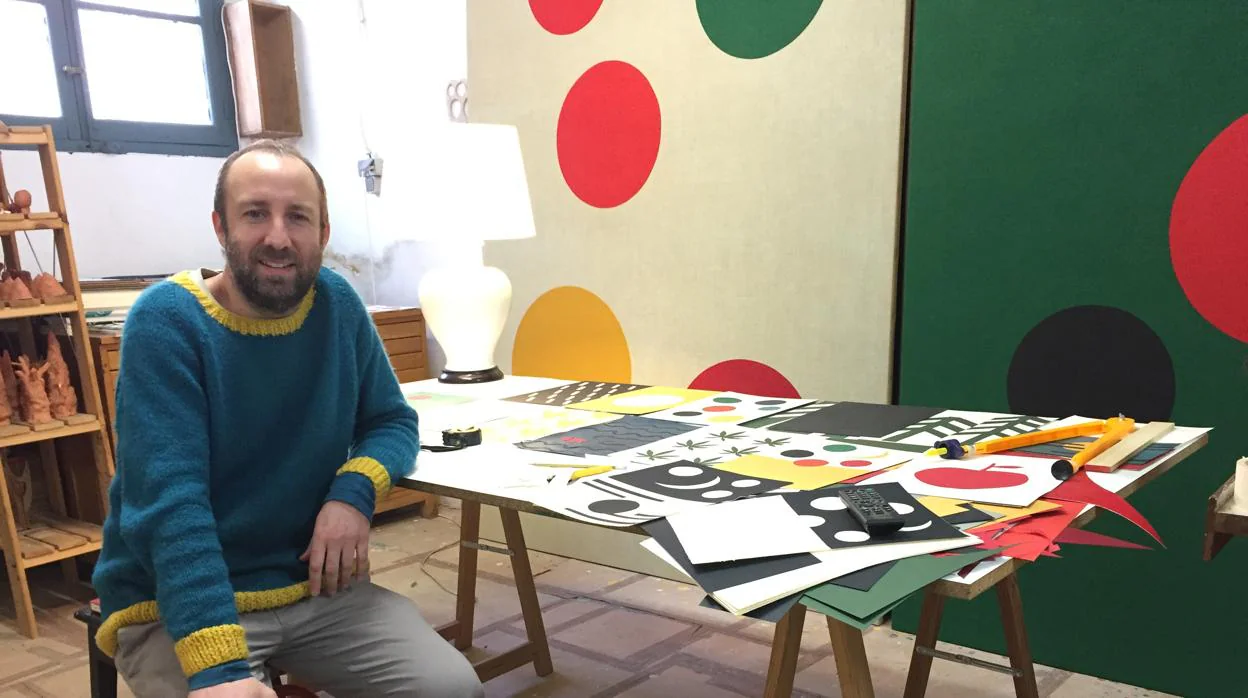 El artista madrileño Antonio Ballester en su estudio del barrio de Fuente del Berro