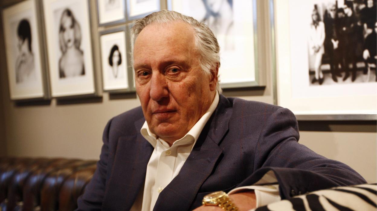 El novelista Frederick Forsyth