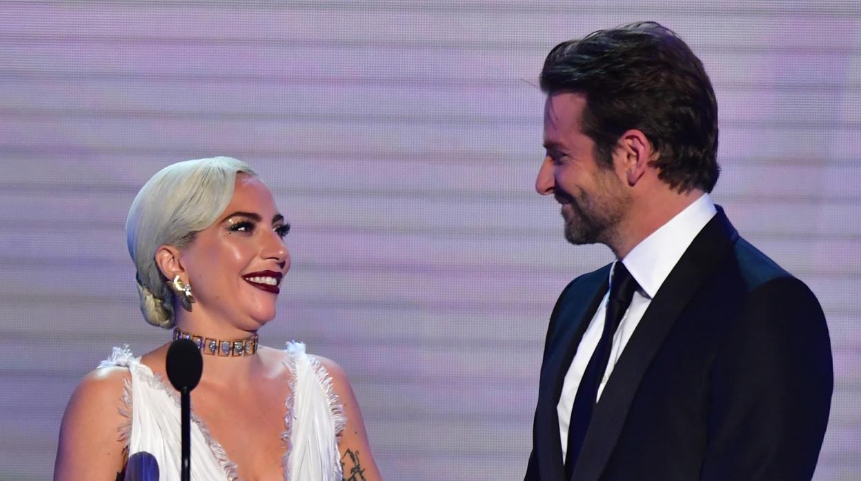 Gaga y Cooper durante los «Screen Actors Guild Awards»