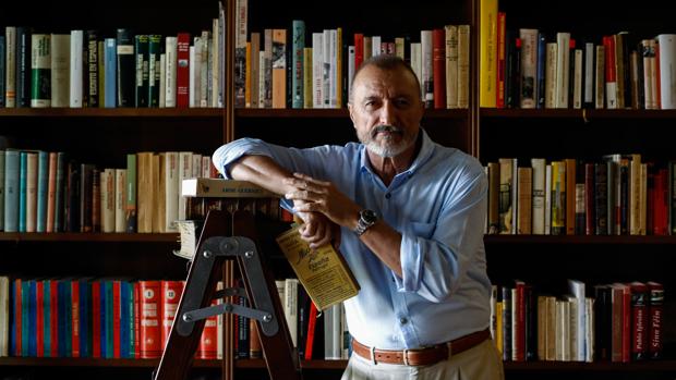 El demoledor tuit de Pérez-Reverte contra la «presunta izquierda» por sus mofas sobre Blas de Lezo