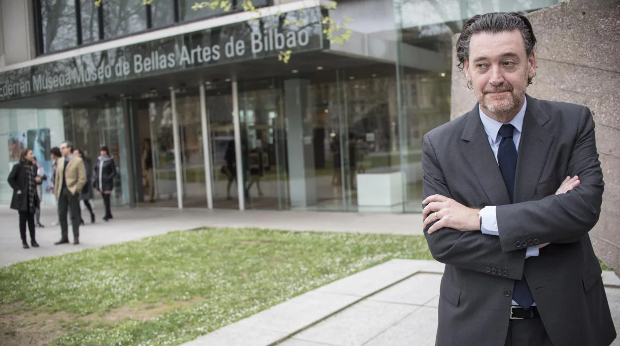 Miguel Zugaza, director del Museo de Bellas Artes de Bilbao, en la entrada de la pinacoteca