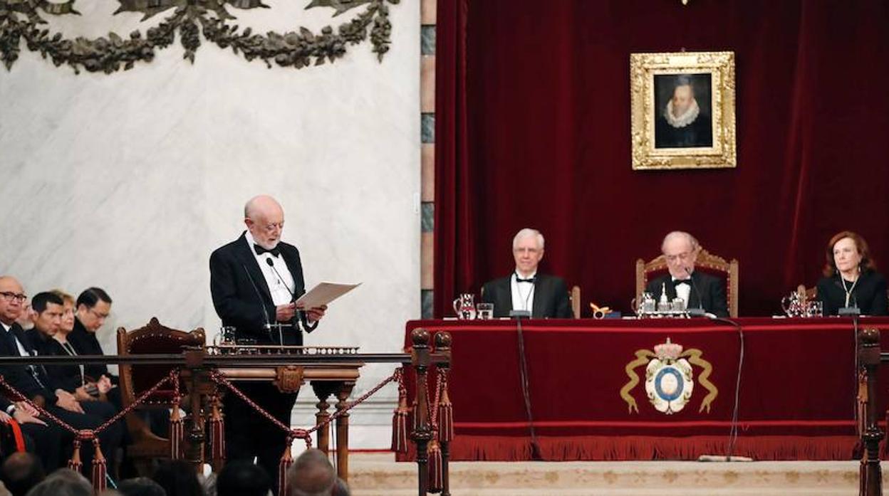 García Gual, durante la lectura de su discurso de ingreso en la RAE