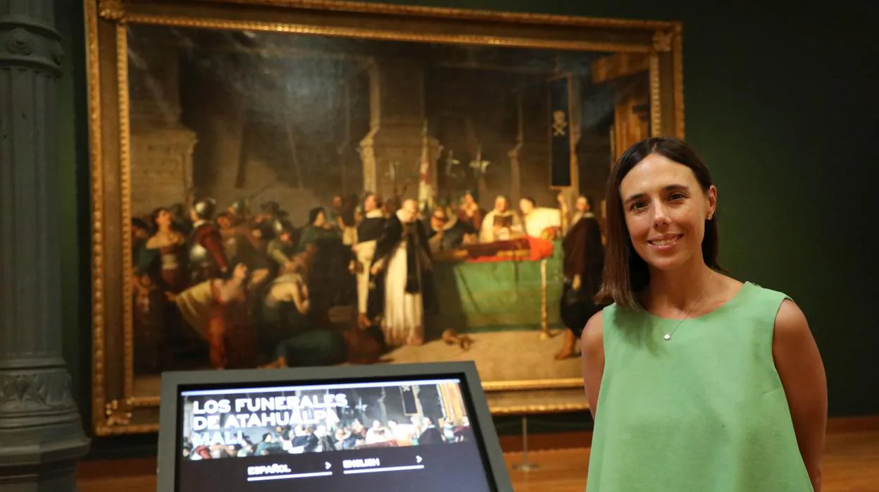 Cecilia Pardo posa delante de la pintura «Los funerales de Atahualpa» del artista peruano Luis Montero