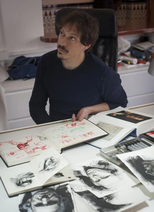 Daniel Parra explica el camino desde los bocetos a los cuadros, pasando por los documentos históricos