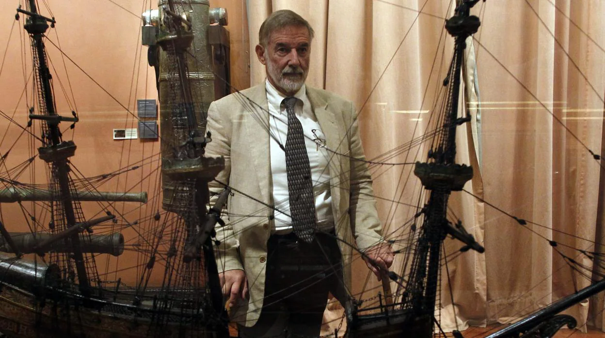 Geoffrey Parker en el Museo Naval de Madrid