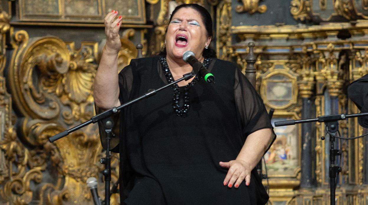 La cantaora Inés Bacán actúa dentro del espectáculo «Mujeres, gitanas y flamencas»