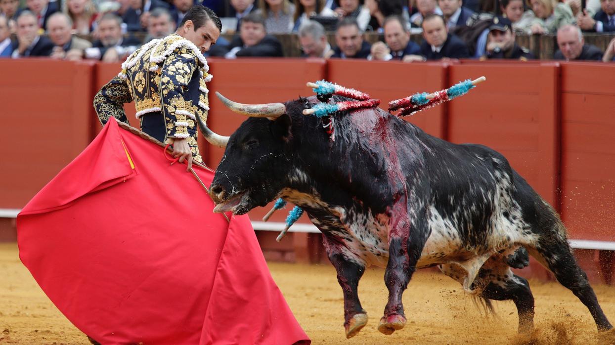 El diestro José María Manzanares en plena faena