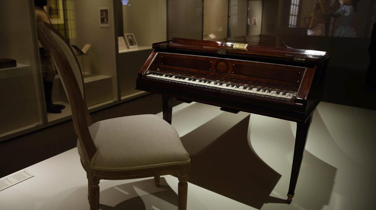 Piano tocado por Mozart en Praga en 1787 perteneciente a la exposición "Ópera. Pasión, poder y política", en CaixaForum