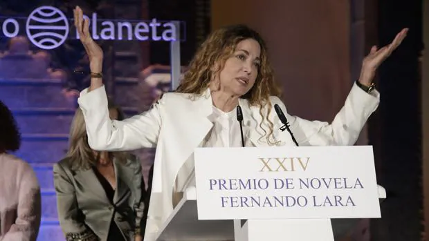 La colombiana Ángela Becerra gana el Fernando Lara con un «canto a la liberación de la mujer»