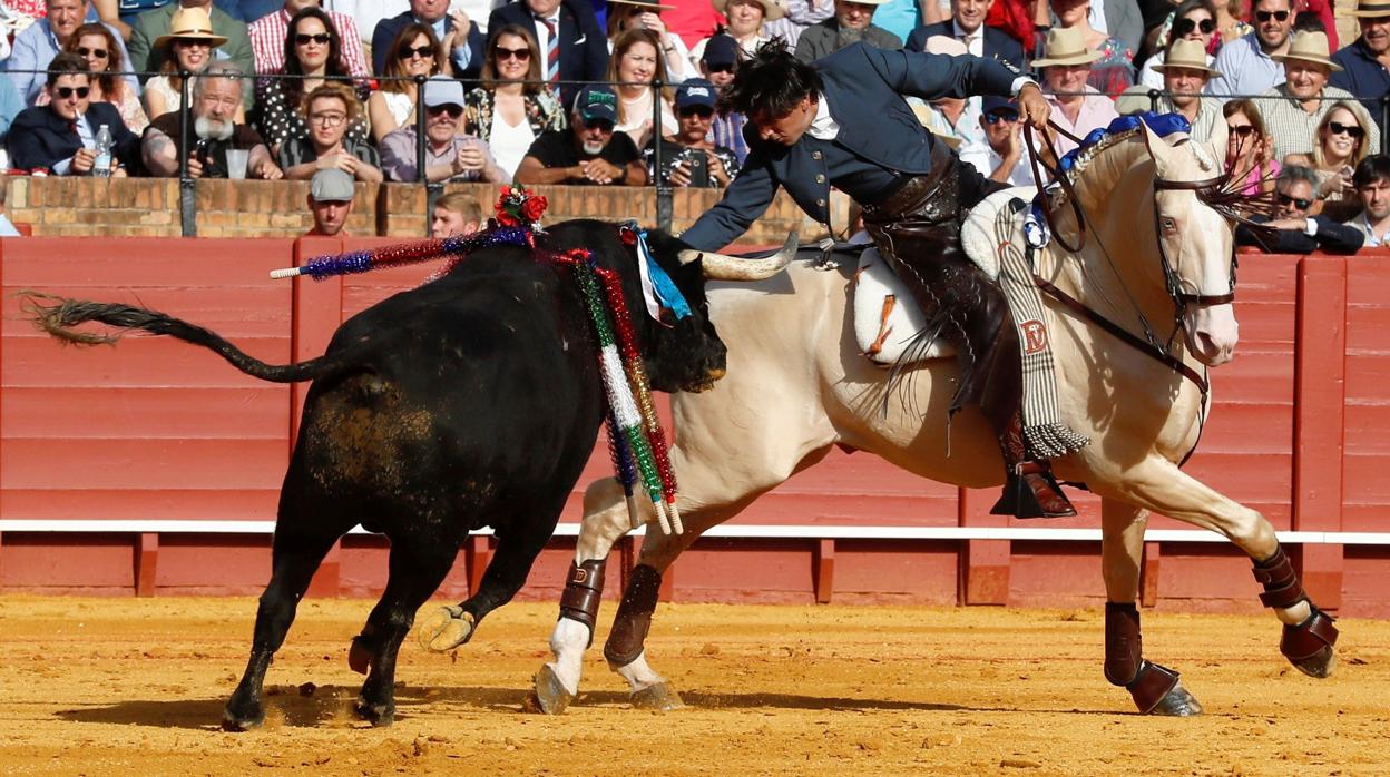 El diestro Diego Ventura, en la faena al primero de su lote