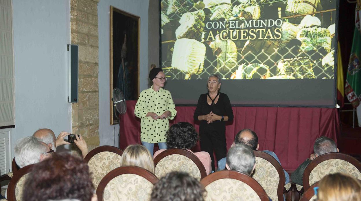 La Diputación estrena el documental &#039;Con el mundo a cuestas&#039; sobre las mujeres porteadoras del Tarajal