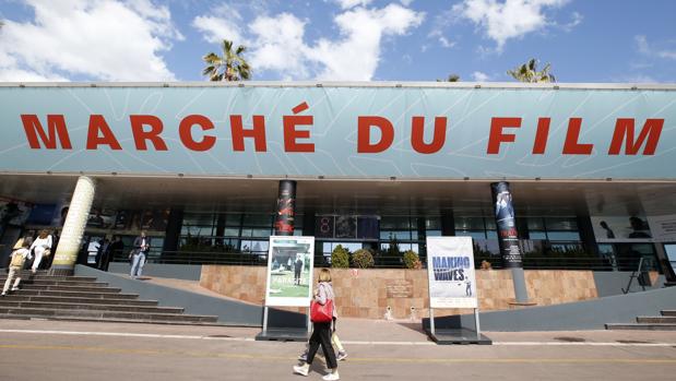 Polémica en Cannes: la organización del festival pide 300 euros a una cineasta por acreditar a su bebé