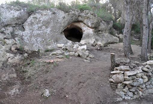 Cueva Foradada de Calafell (Tarragona) donde se han encontrado las herramientas