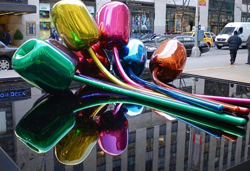 Tulipanes multicolor de Jeff Koons. Fueron subastados por 33,6 millones de dólares en 2012 en la sala Christie's de Nueva York