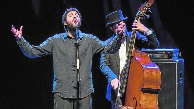 Salvador Sobral, un «crooner» atípico que bebe del jazz más que del fado