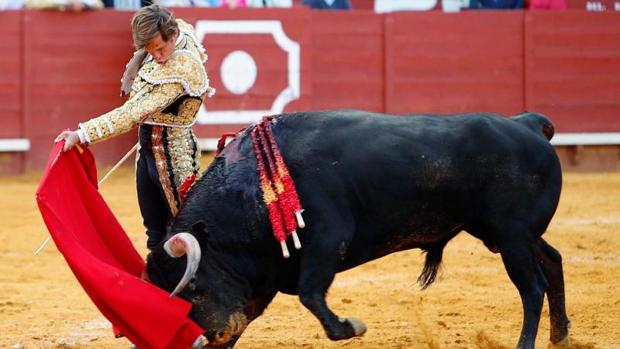 El Juli indulta un toro y Morante lo borda al natural en Jerez