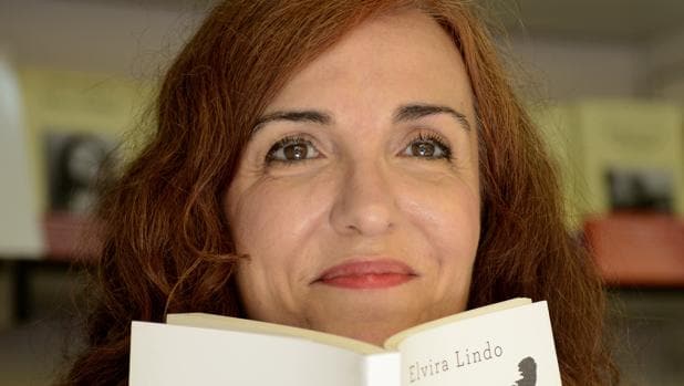 Elvira Lindo inaugura este jueves la Feria del Libro de Sevilla, con Portugal de país invitado