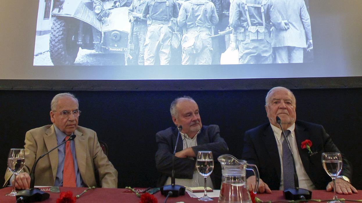 Coloquio entre Manuel Alegre y Alfonso Guerra sobre la Revolución de los Claveles