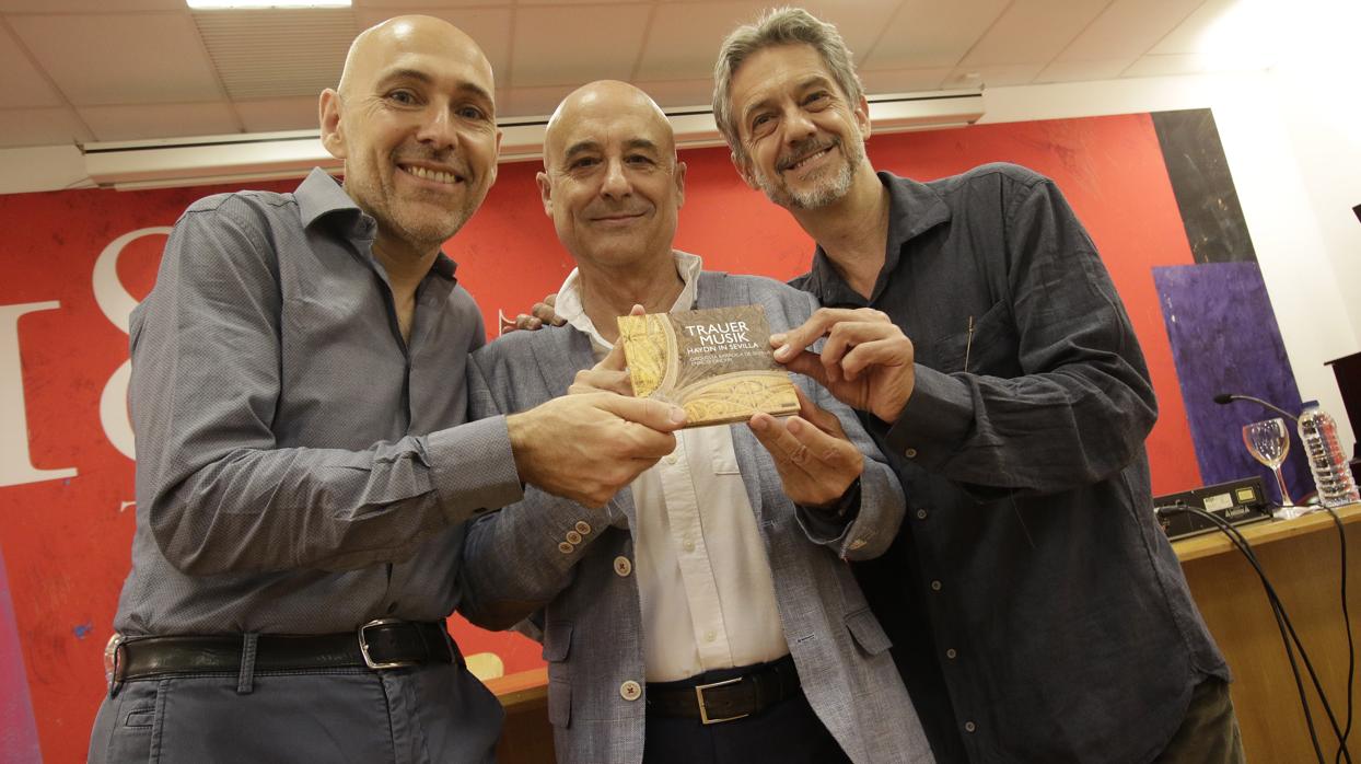 Enrico Onofri, Luis Martínez Montiel y Ventura Rico, este lunes en el Maestranza