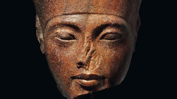 Egipto trata de frenar la venta del busto de Tutankamón en Londres