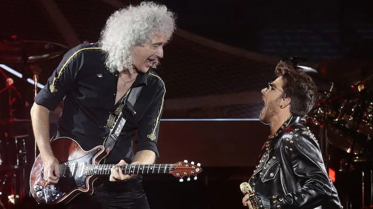 May y Lambert, durante un concierto de Queen en Chile