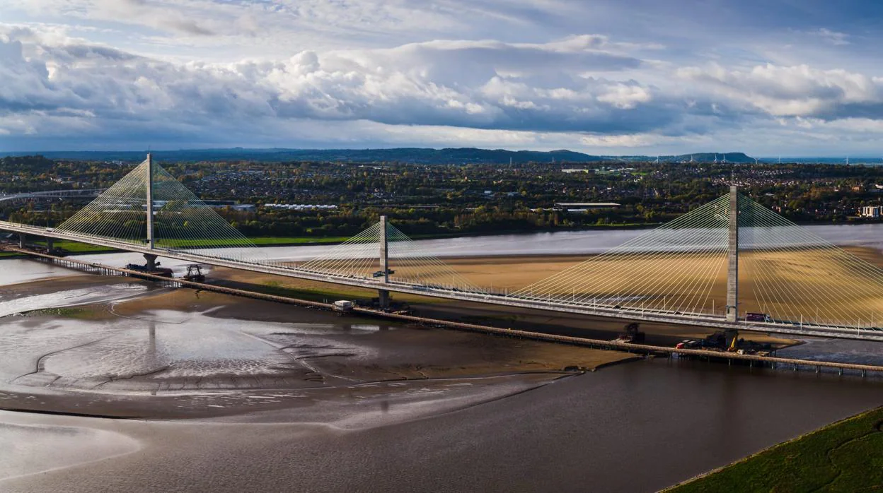 Vusta aérea del puente sobre el río Mersey