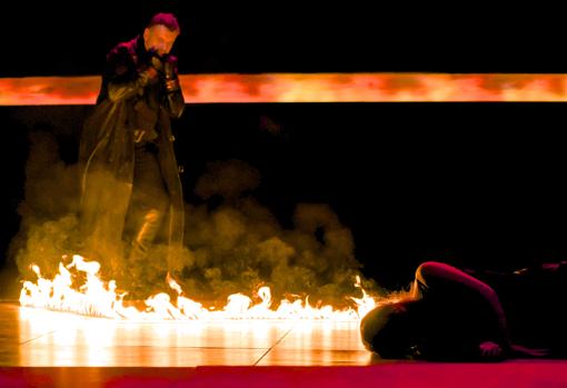 Una escena del montaje de «Il trovatore» que presenta el Teatro Real