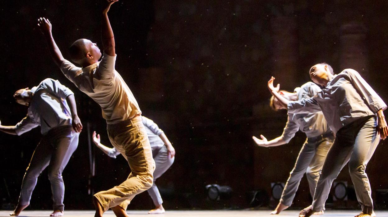 La compañía A.I.M. danza norteamericana en el teatro romano a ritmo de los Jackson Five