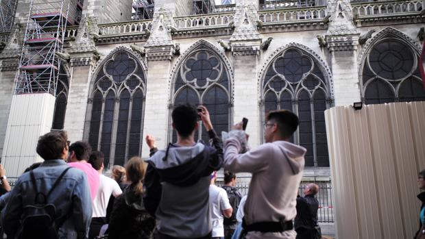 La imprevisible nube de contaminación cancerígena de Notre Dame dispara las alarmas en París