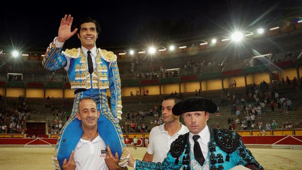 Diego San Román estrena la Puerta del Encierro en San Fermín