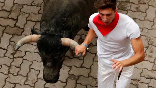 Encierro de San Fermín de hoy, vídeo en directo desde la curva de Mercaderes con Estafeta