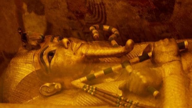 Egipto restaura el sarcófago dorado del faraón Tutankamón