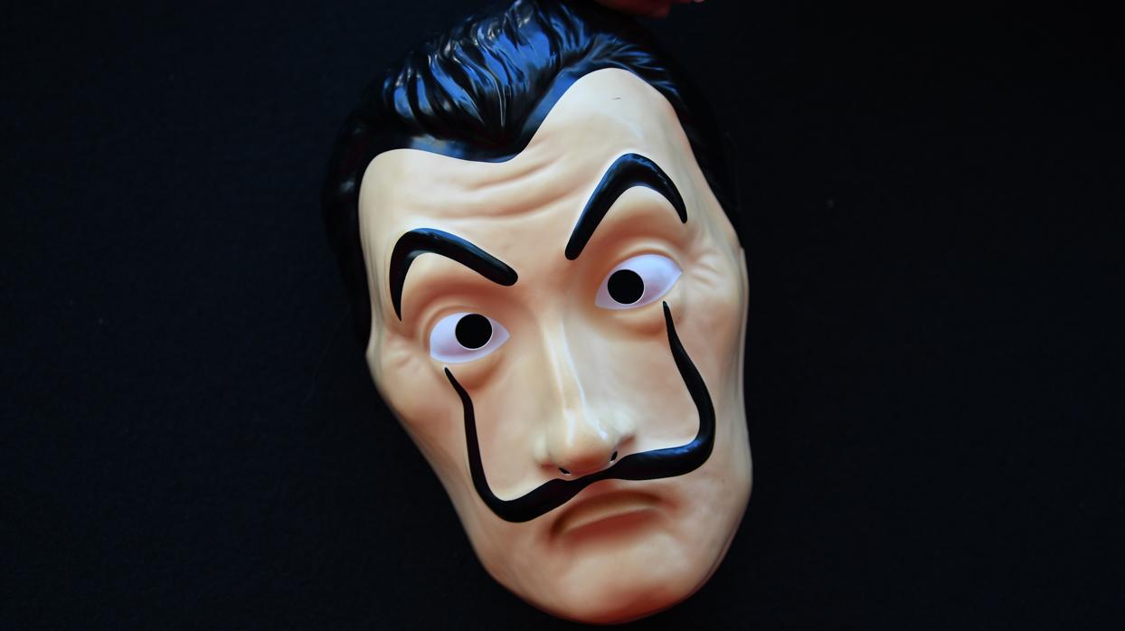 Máscara de Dalí en la presentación de la tercera temporada de «La casa de papel»