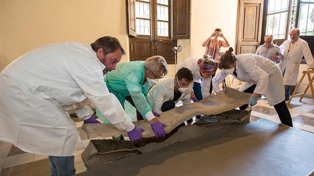 Abordaje lateral al sarcófago romano de plomo hallado en Granada