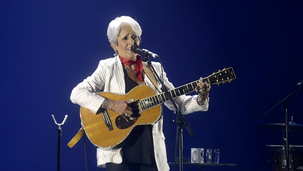 Joan Baez dice adiós en el Teatro Real con una ovación histórica