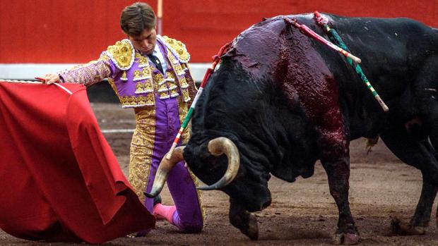 Dos orejas al encimismo de Juan Leal en Bilbao