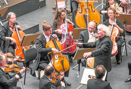 Simon Rattle, dirigiendo este verano a la London Symphony Orchestra en el Festival Internacional de Santander